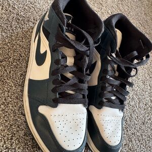 Nike Men’s Black and White High-Top Sneakers